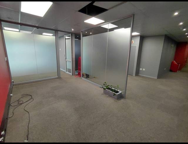 2,002M² OFFICE TO LET IN WATERFALL